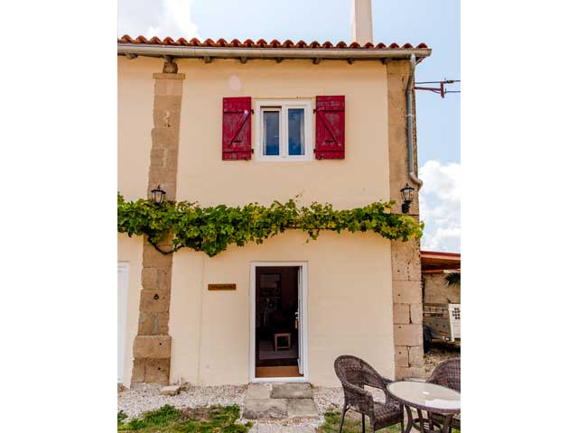 the fron of the gite building with red shutters